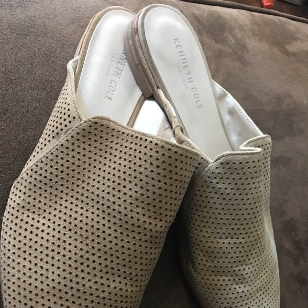 Kenneth Cole NY Beige Backless Mules - Picture 3 of 4